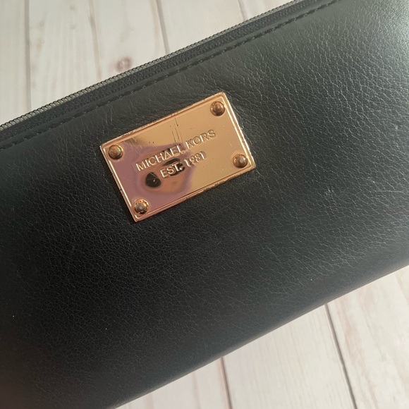 Michael Kors Large Leather Wallet - Picture 3 of 5